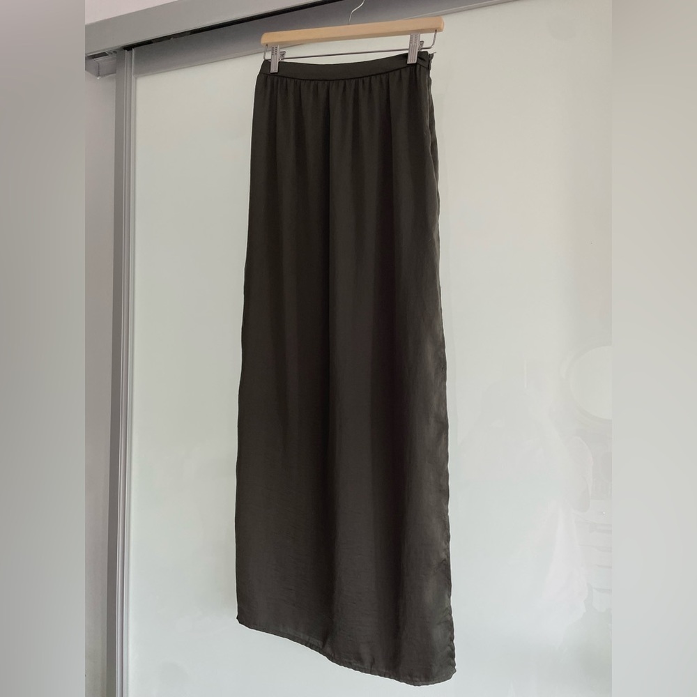GUC Forever 21 Women’s Army Green Maxi Skirt with Side Slits Size Medium M
